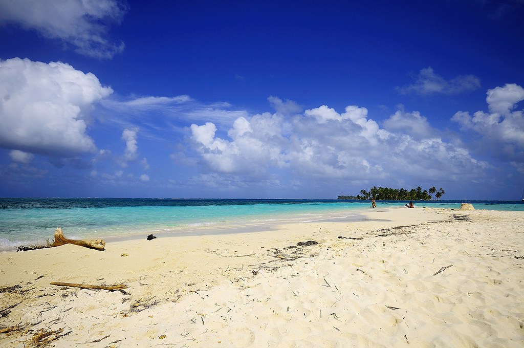 Encontre a paradisíaca praia Trunk Bay em ⁣St. John