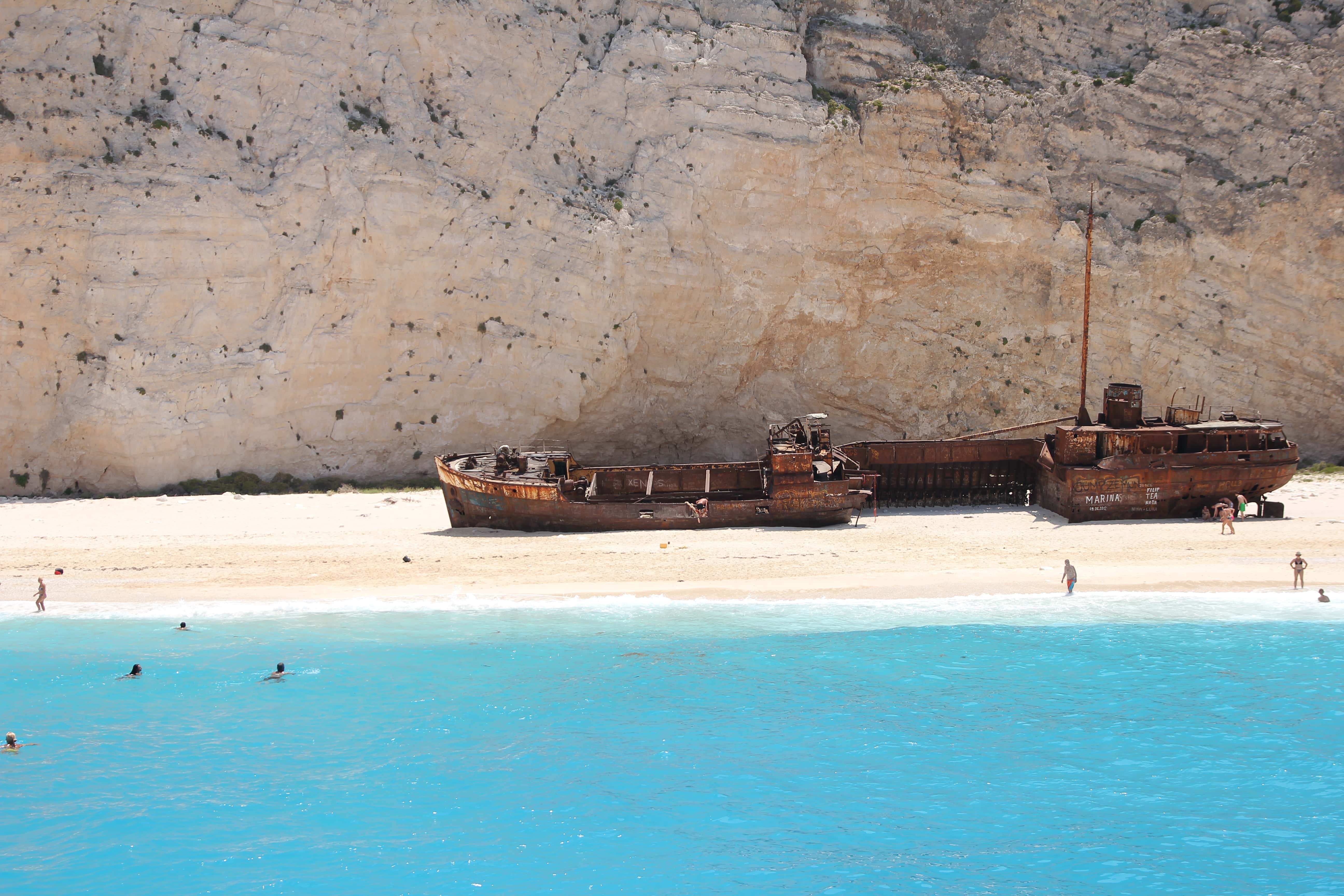 Um paraíso escondido: Conheça ⁣a‍ Praia de‌ Navagio