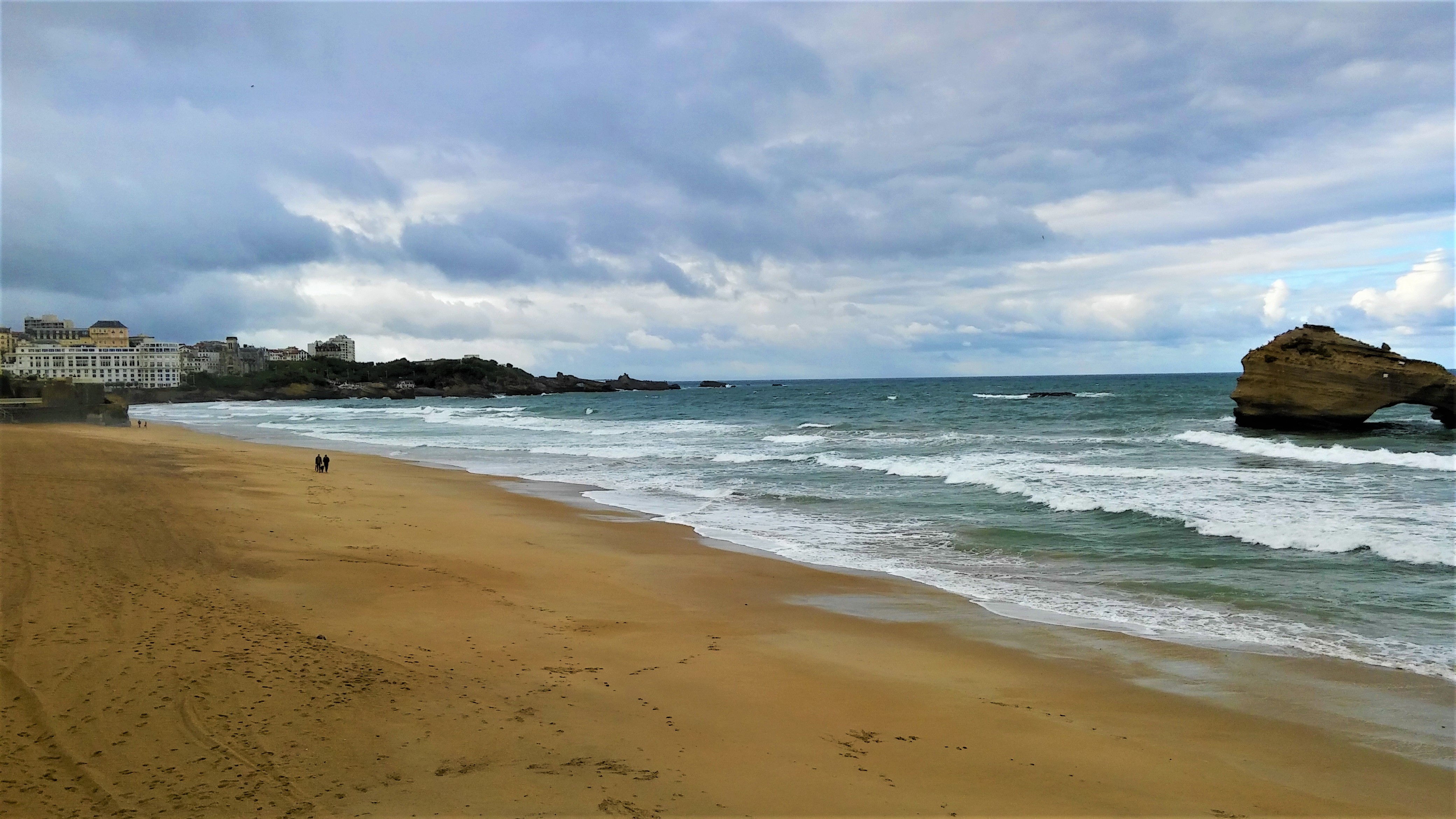 Uma Jóia Escondida: Descobrindo ⁣a Praia de​ Biarritz